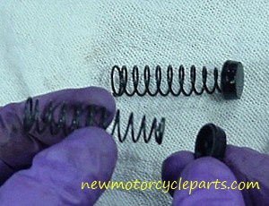 Decide correct end for spring seal